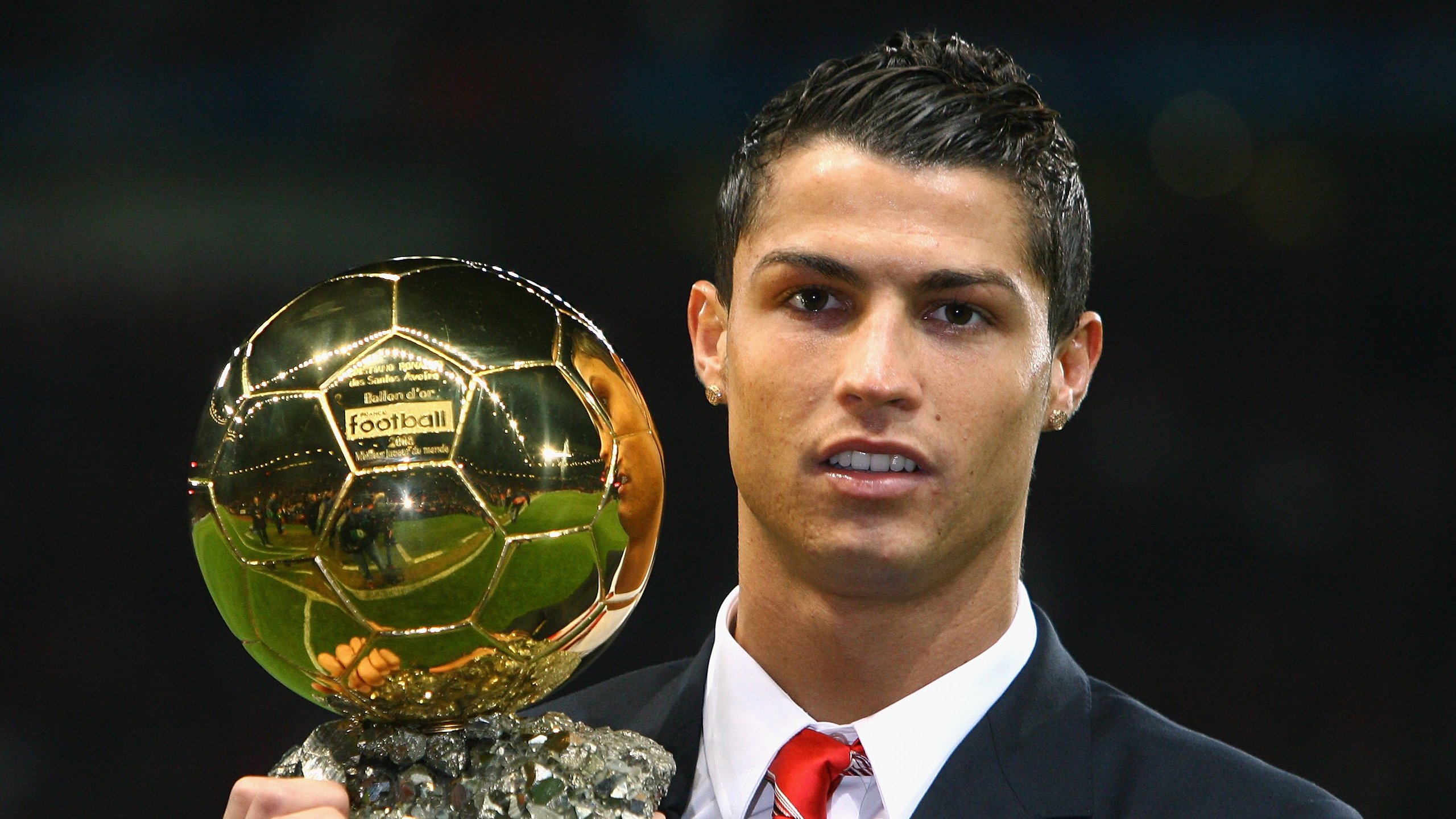 “激烈追逐：车队之间的巅峰对决”，激烈的追逐英语